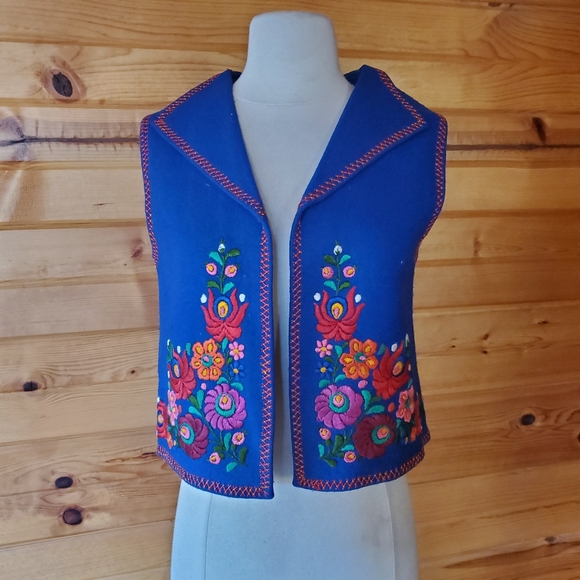Vintage Jackets & Blazers - Vintage Unlabeled Floral Embroidered, Wool? Vest